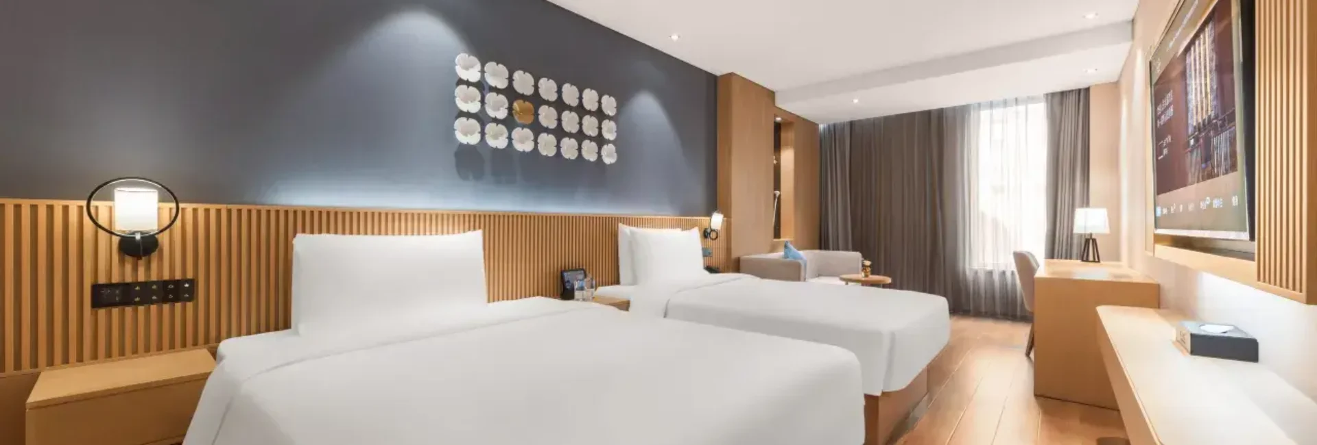 Deluxe Family Room (Parent-Child)