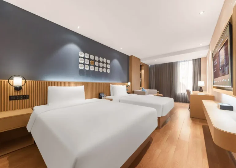 Deluxe Family Room (Parent-Child)