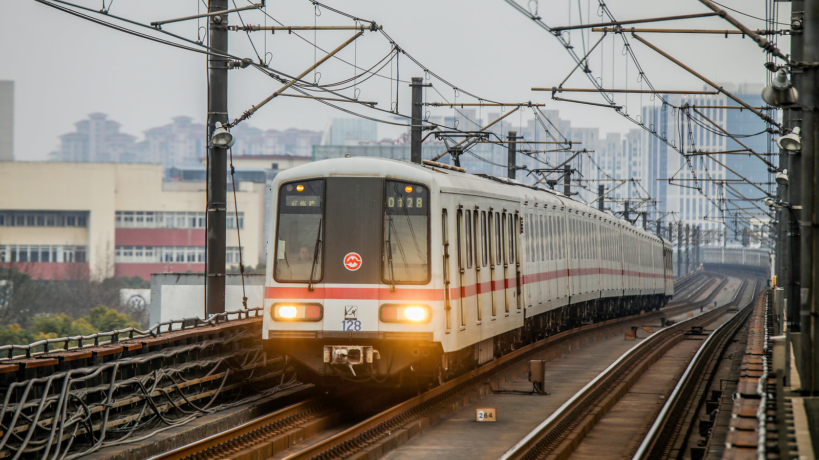 Getting Around Shanghai: Metro, Taxis & Walking Routes — Your Ultimate Guide from Crystal Orange Hotel Shanghai Yu Garden On the Bund